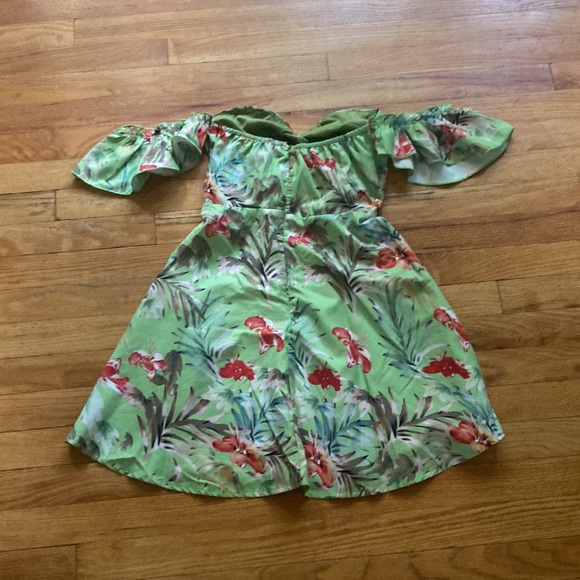 NWT Area Stars Green Tropical Print Off Shoulder Dress - Picture 4 of 8